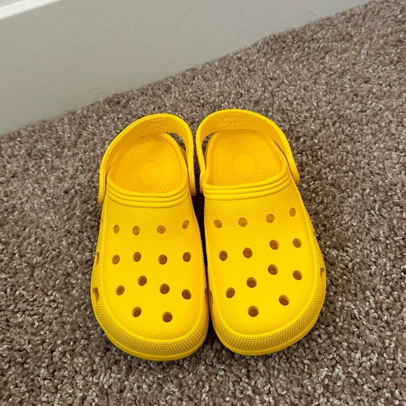 Waterproof Yellow Clogs - Picture 4 of 5